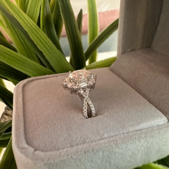 2ct moissanite ring size 7 - Picture 2 of 3